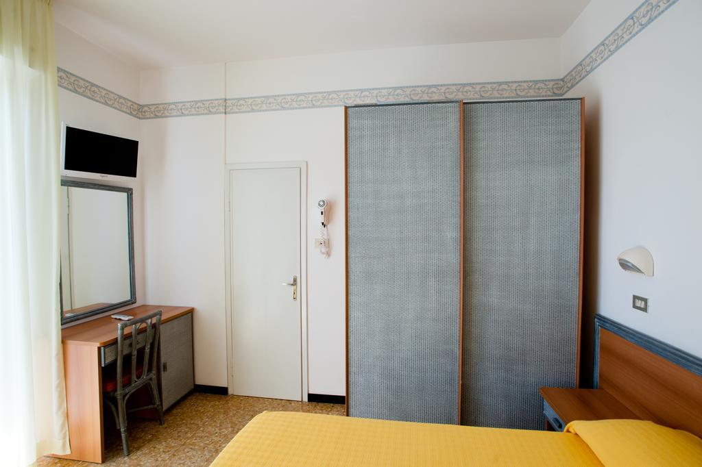 Albergo Villa Mauri Rimini Exteriör bild